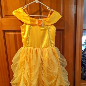 Dressy Daisy size 6 girls dress / costume in a lovely yellow with a fabric rose